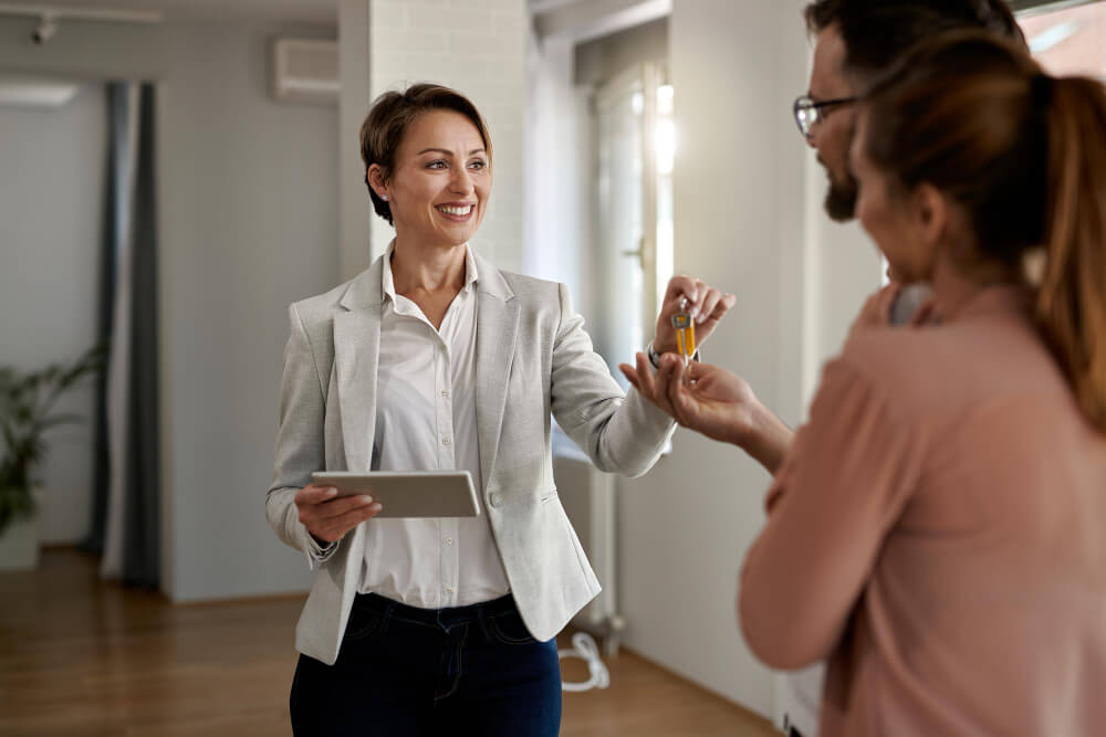 Pros and Cons of Being a Real Estate Agent